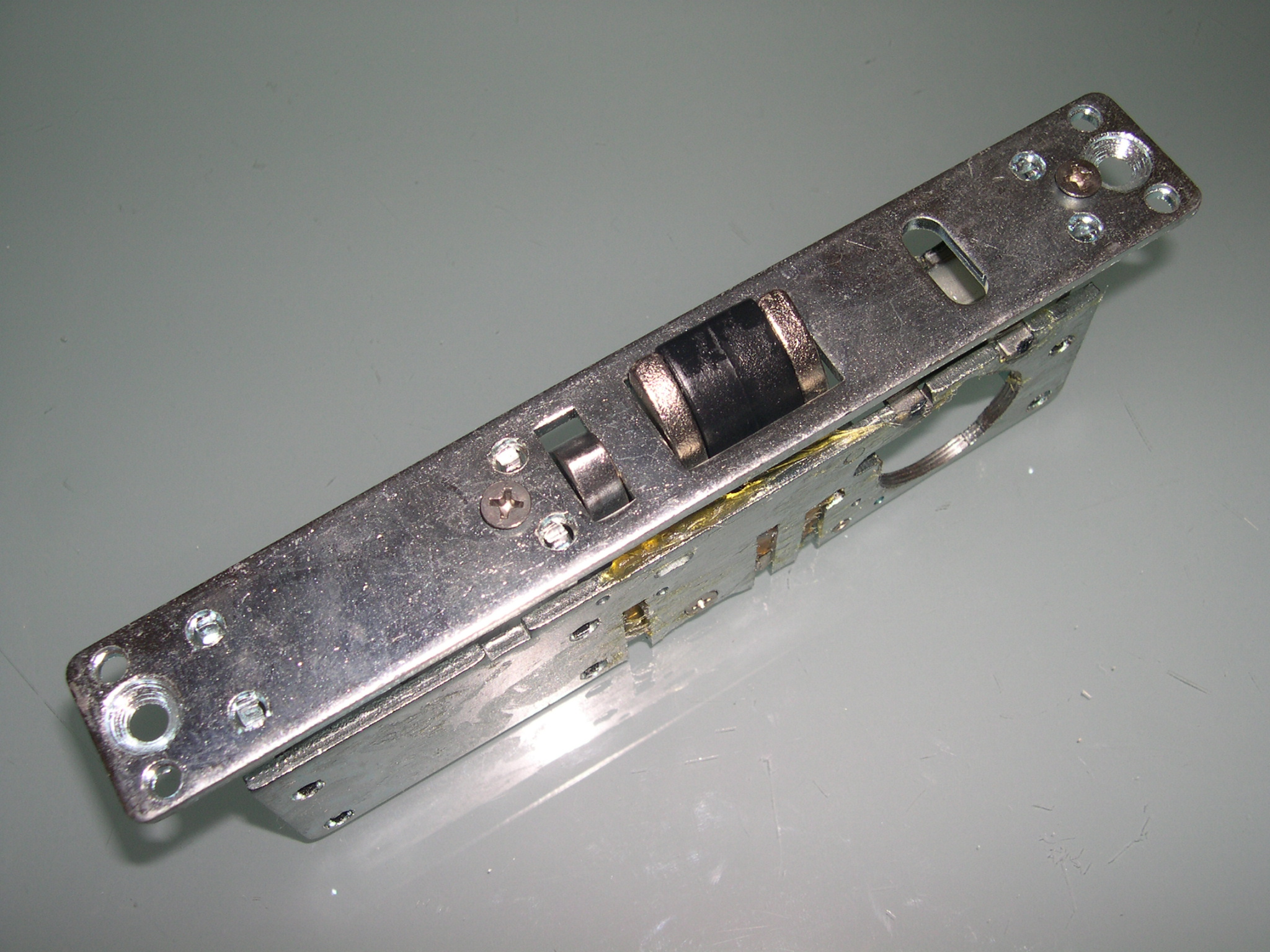 Deadlatch